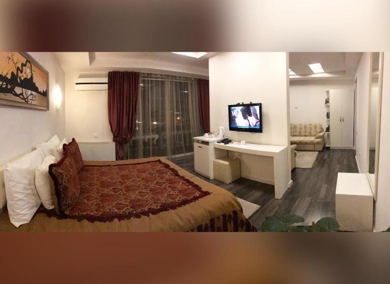 سوئیت با وان آب گرم, Theranda