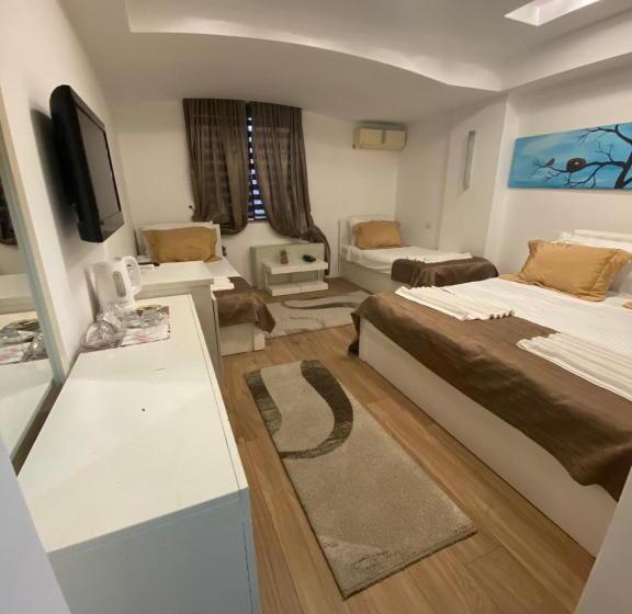 اتاق استاندارد چهار تخته, Theranda