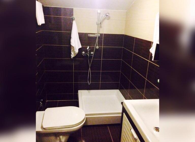 Economy Quadruple Room, Theranda