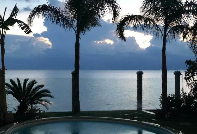 غرفة سوبيريور ثلاثية مطلّة علي البحر, Bahiaincantata B&b