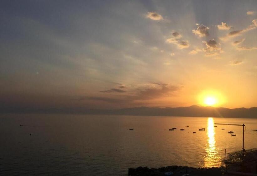 غرفة سوبيريور ثلاثية مطلّة علي البحر, Bahiaincantata B&b