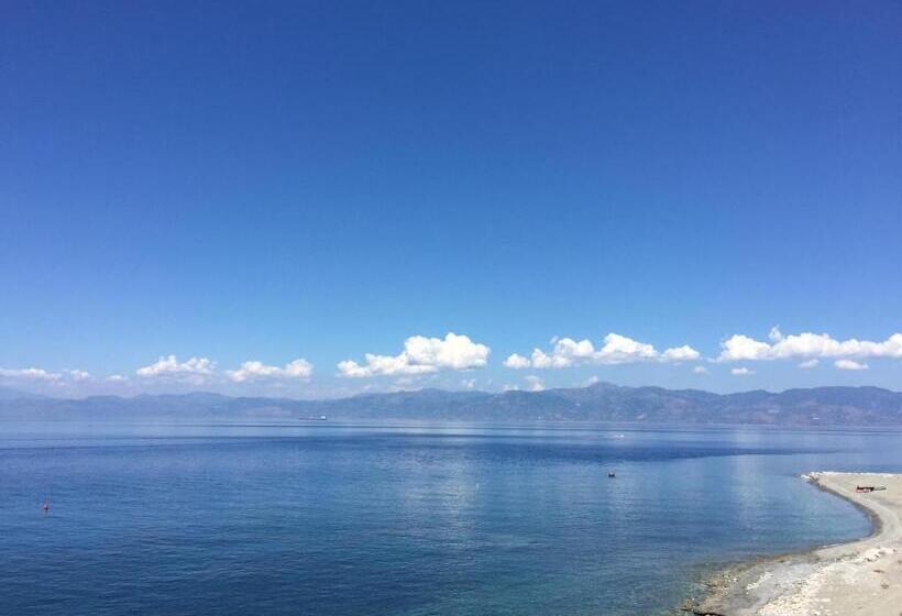 غرفة سوبيريور ثلاثية مطلّة علي البحر, Bahiaincantata B&b