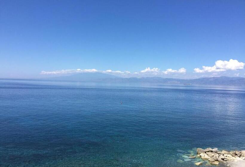 غرفة سوبيريور ثلاثية مطلّة علي البحر, Bahiaincantata B&b