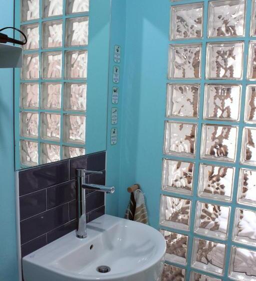 جناح, Bamboo Eco Hostel