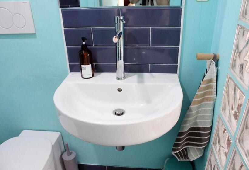 جناح, Bamboo Eco Hostel