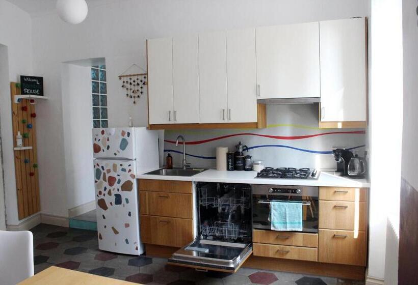 جناح, Bamboo Eco Hostel