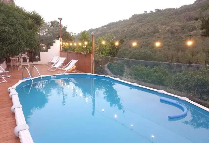 اتاق استاندارد با بالکن, Agritrinacria Rooms