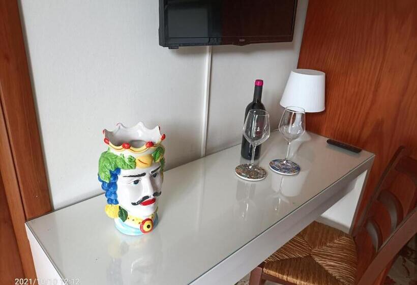 غرفة قياسية مزوَّدة بشُرفة, Agritrinacria Rooms