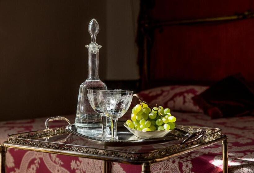 バルコニー付スイート, Le Foglie Di Acanto