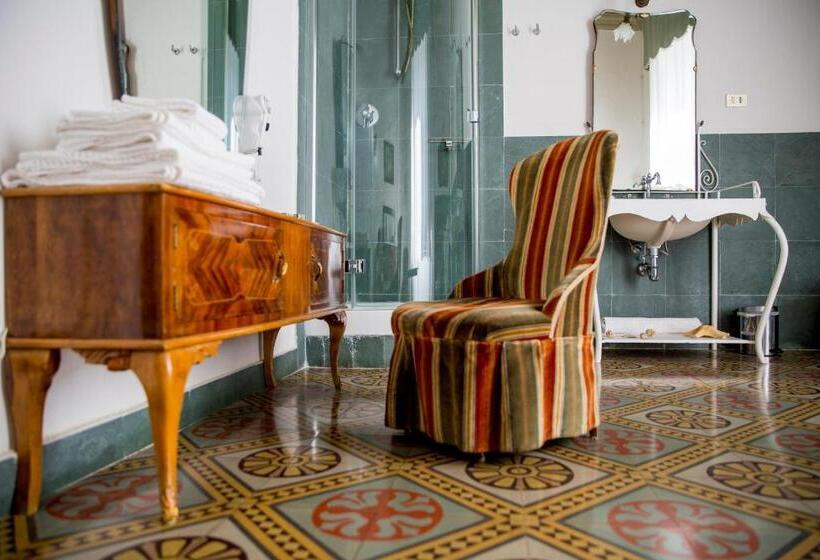 バルコニー付スイート, Le Foglie Di Acanto