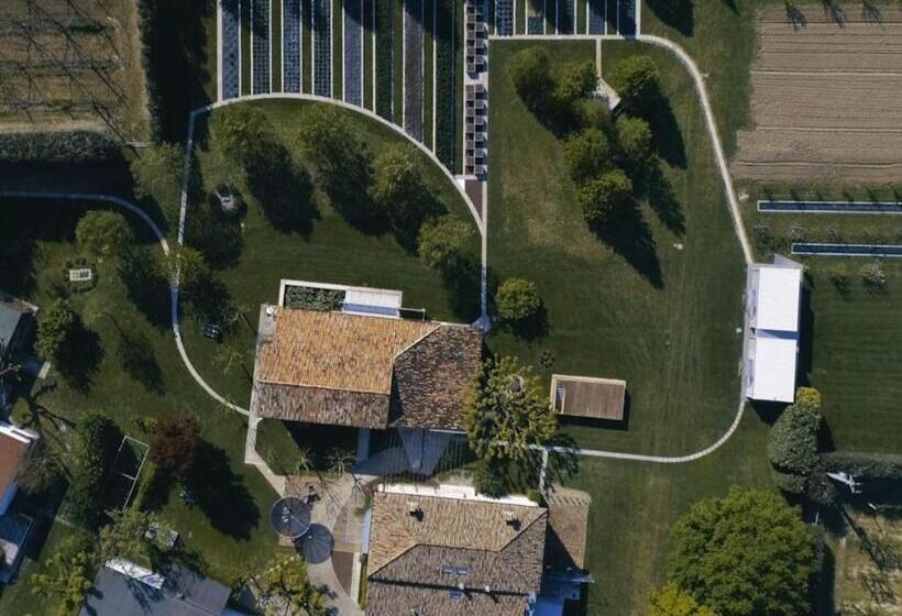 جناح سوبيريور, Sacramora