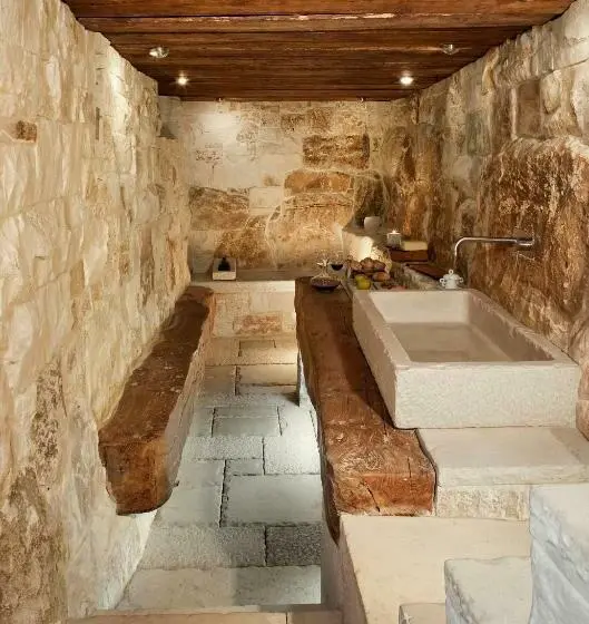 Sviitti, Via Paradiso 32