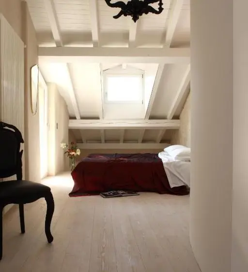 Suite with Terrace, Via Paradiso 32