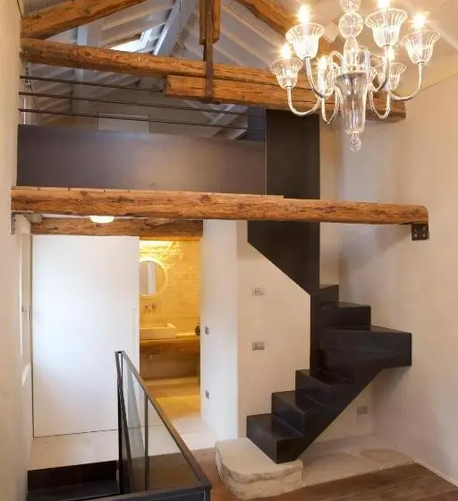 Perhesviitti, Via Paradiso 32