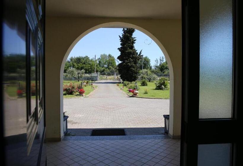 اتاق خانوادگی, Villa Naclerio