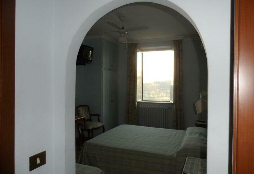 غرفة قياسية مطلّة علي البحيرة, Albergo Lucia Pagnanelli