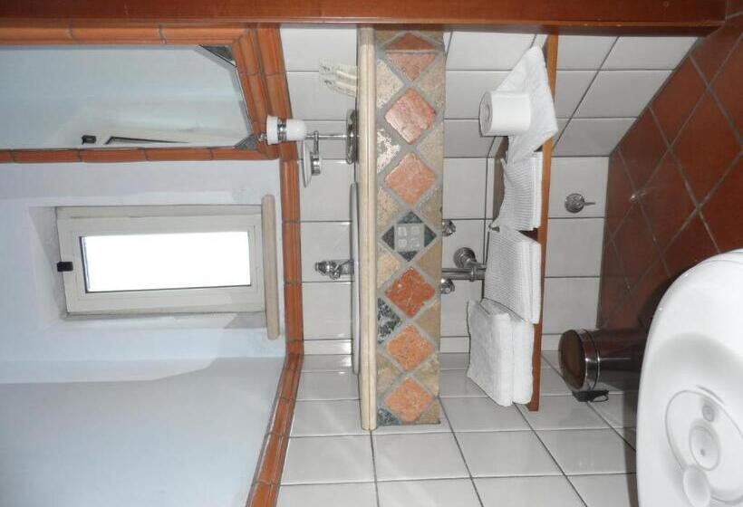 غرفة قياسية مطلّة علي البحيرة, Albergo Lucia Pagnanelli