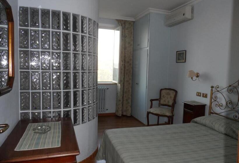 غرفة قياسية مطلّة علي البحيرة, Albergo Lucia Pagnanelli