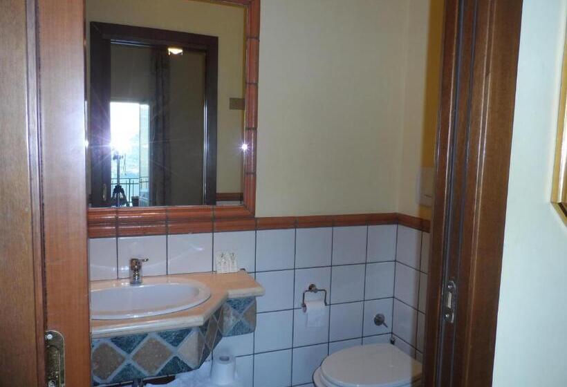 غرفة قياسية مطلّة علي البحيرة, Albergo Lucia Pagnanelli