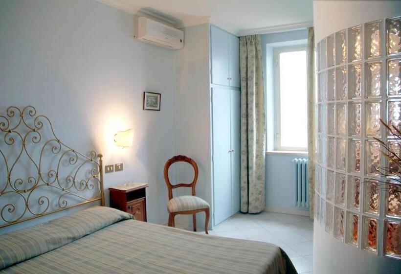 غرفة قياسية مطلّة علي البحيرة, Albergo Lucia Pagnanelli