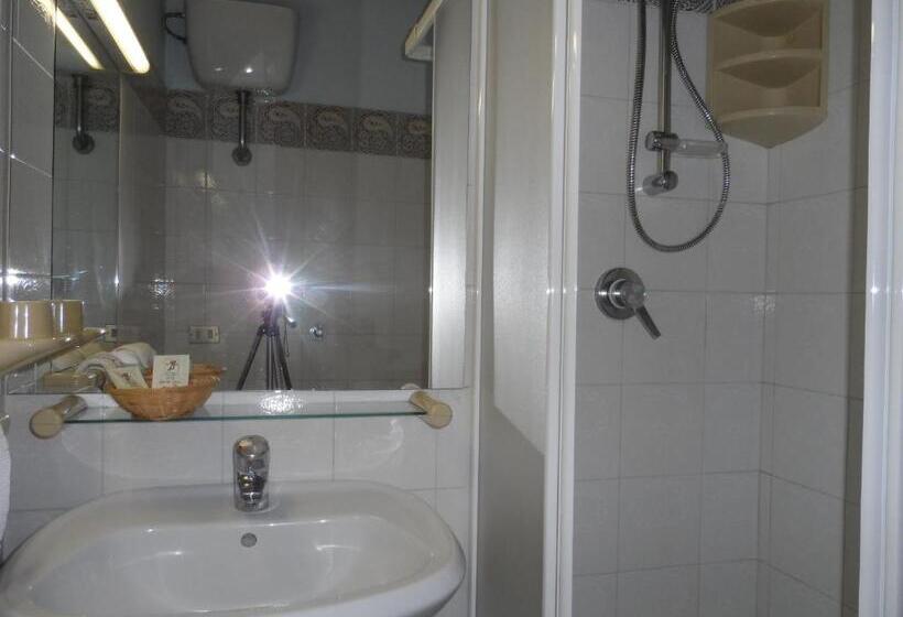 غرفة قياسية ثلاثية, Albergo Lucia Pagnanelli