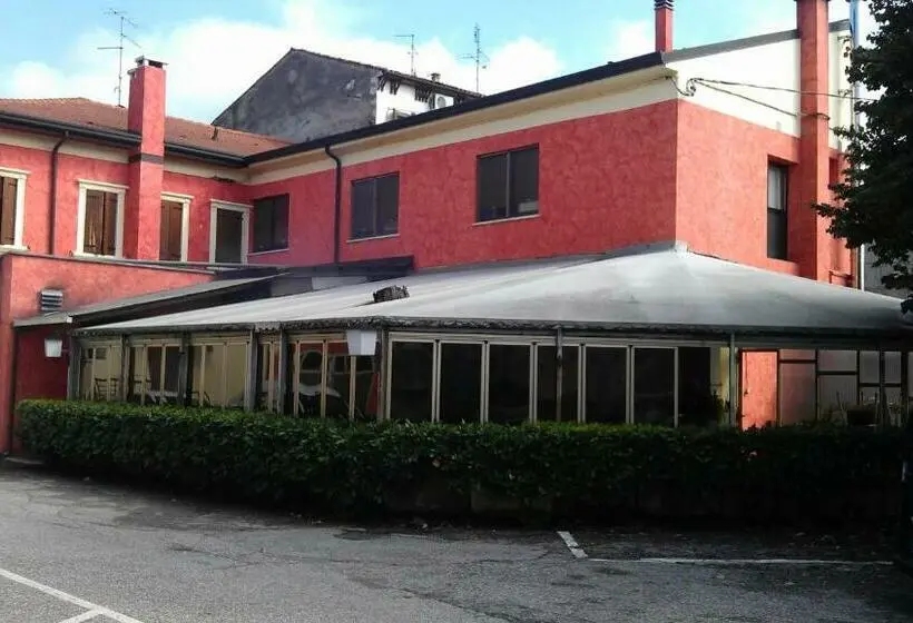 スタンダード4人部屋, Albergo Pizzeria Sole