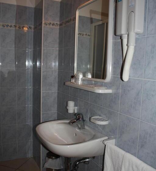 标准间, Gadames   Lunch On The Beach