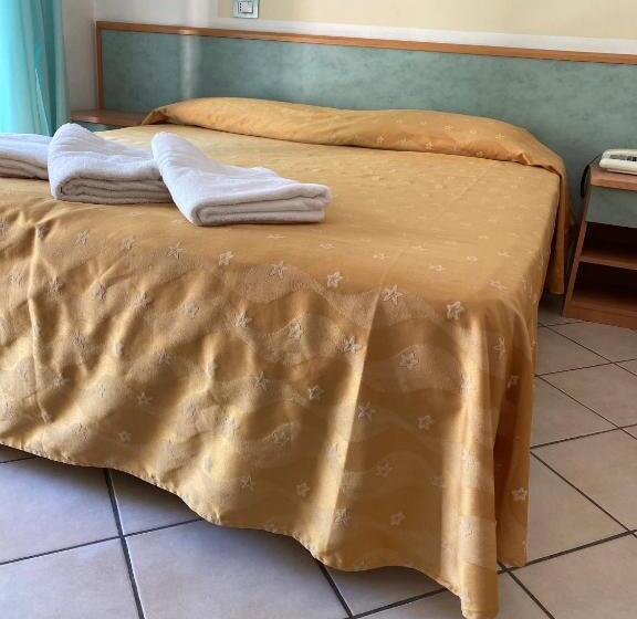 标准间, Gadames   Lunch On The Beach