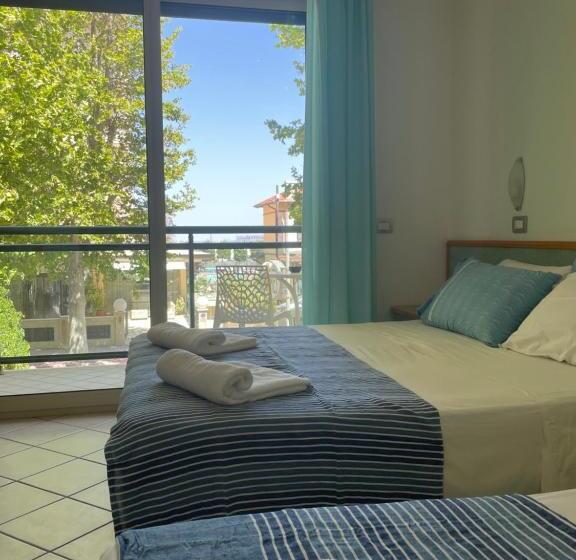 标准三人间, Gadames   Lunch On The Beach