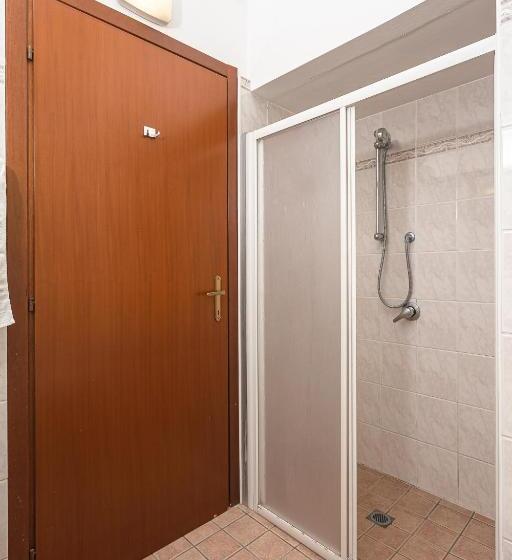 标准单人间, Gadames   Lunch On The Beach