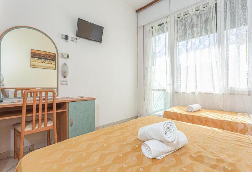 带阳台的三人标准间, Gadames   Lunch On The Beach