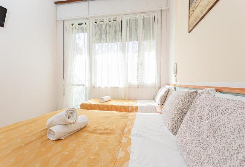 带阳台的三人标准间, Gadames   Lunch On The Beach