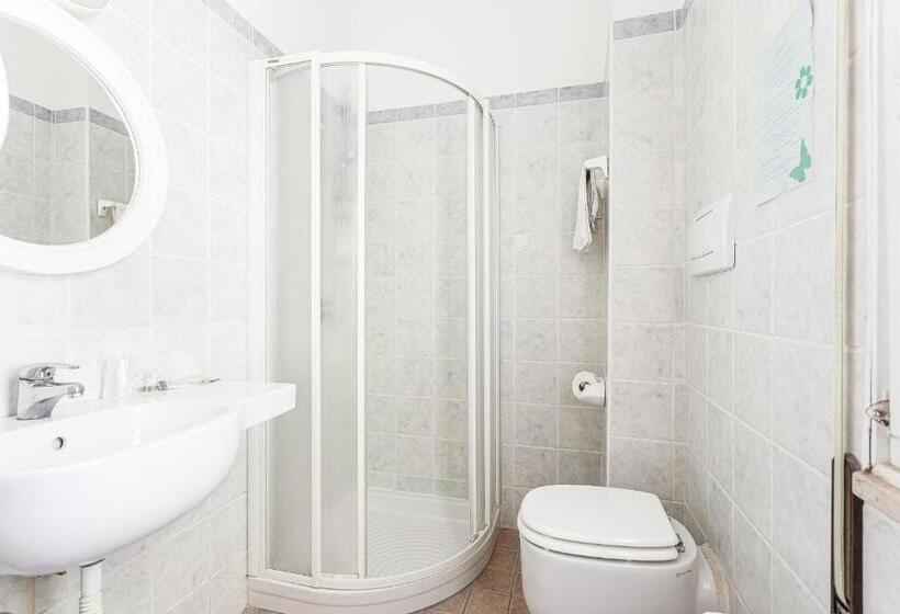 高级三人间, Gadames   Lunch On The Beach