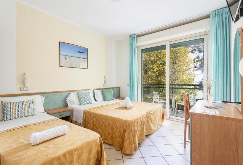 高级三人间, Gadames   Lunch On The Beach