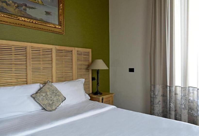 غرفة قياسية ثلاثية, Villa Pioppi