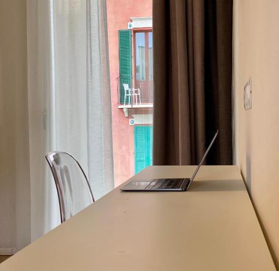 غرفة قياسية ثلاثية, Villa Pioppi