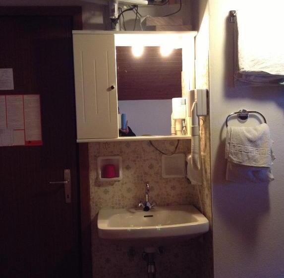 带共用浴室的标准房间, Garnì Villa Cecilia