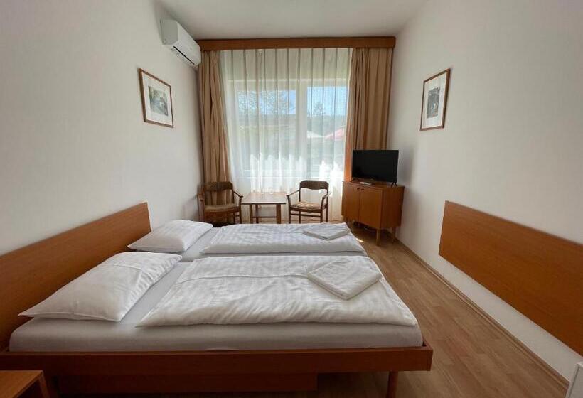 اتاق استاندارد در طبقه همکف, Hello Balcsi Apartmanház