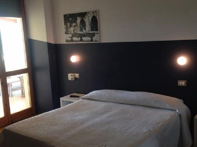 Трехместный Номер Стандарт Вид на Бассейн, In Villa