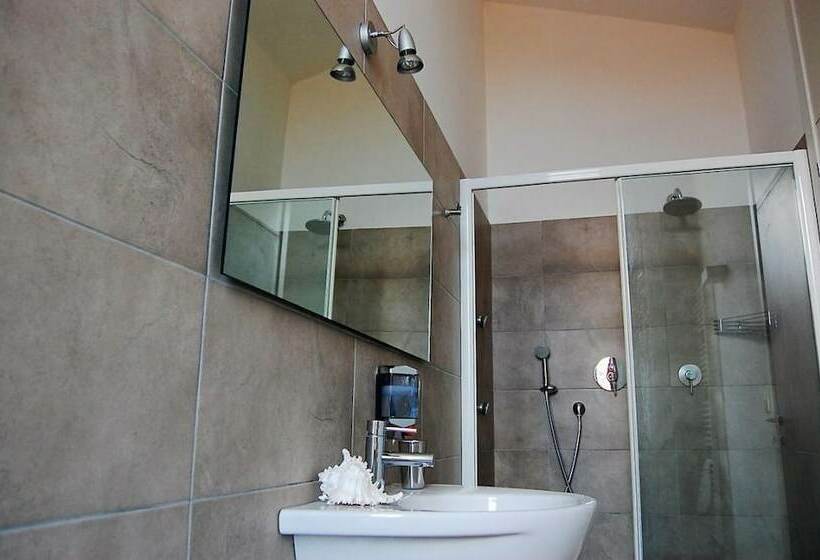 Номер Стандарт Трехместный, In Villa