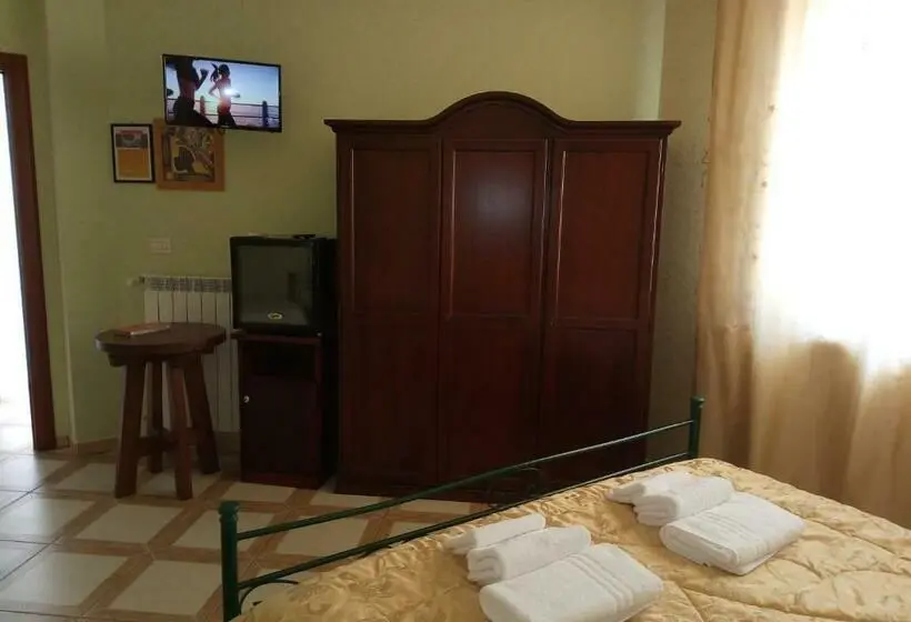 Camera Standard, Mamma Assunta