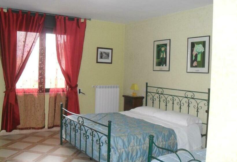 اتاق استاندارد سه نفره, Mamma Assunta