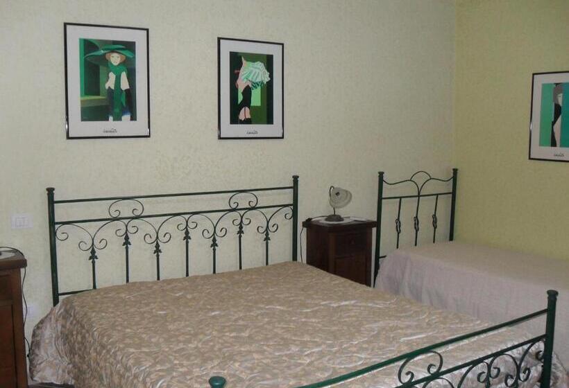 اتاق استاندارد سه نفره, Mamma Assunta