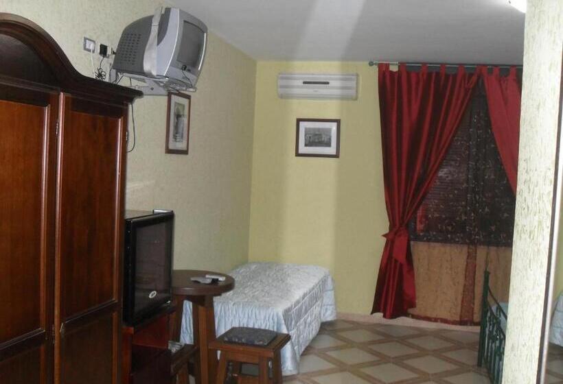 اتاق خانوادگی, Mamma Assunta