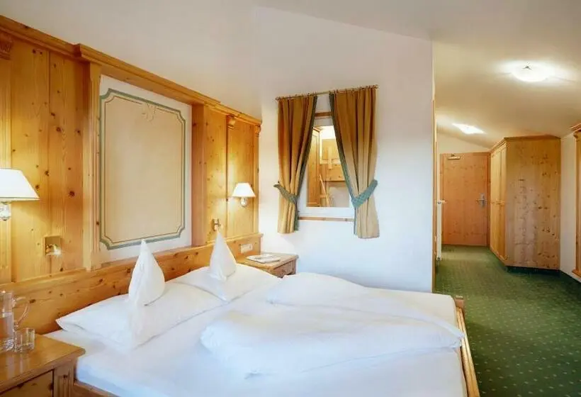 Perhehuone Vuoristonäkymä, Familienhotel Maria