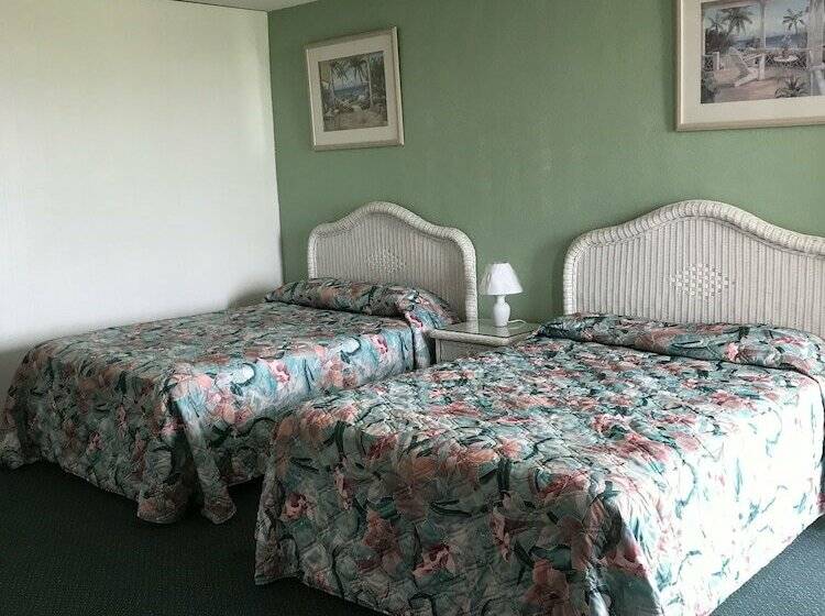 Номер Стандарт 2 Двуспальные Кровати, Gold Crest Motel