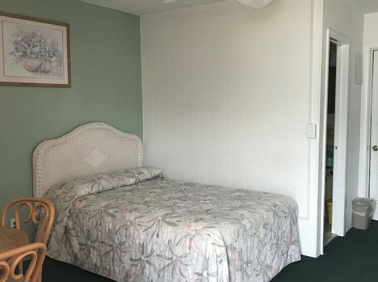 Люкс, Gold Crest Motel