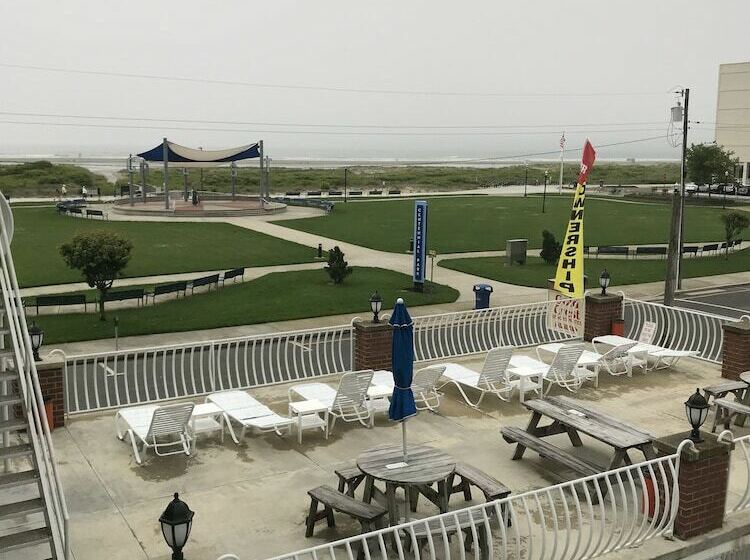 Люкс, Gold Crest Motel