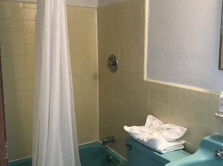 Люкс, Gold Crest Motel