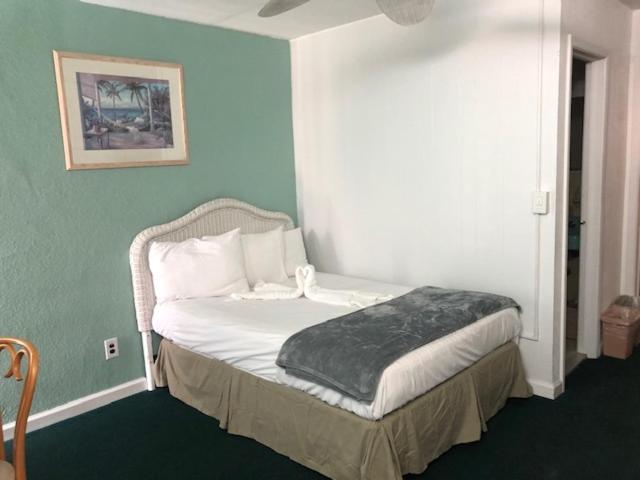 Люкс, Gold Crest Motel